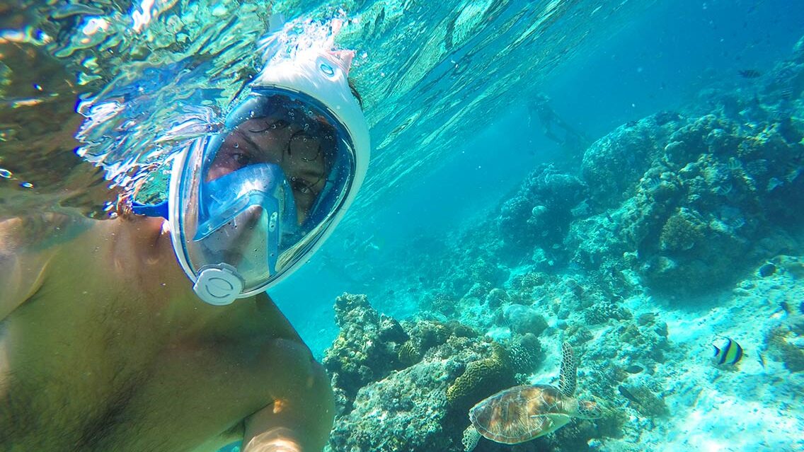 Practicar snorkel​ en Gili Air