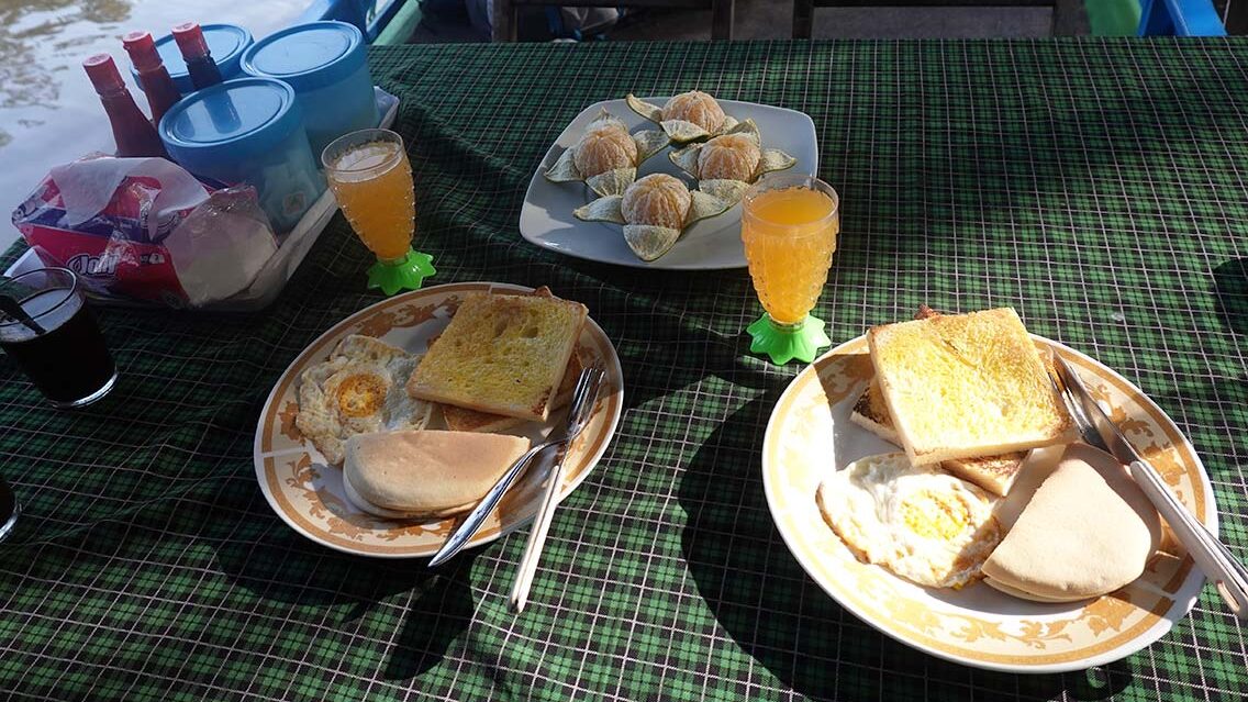 Desayuno en el klotok