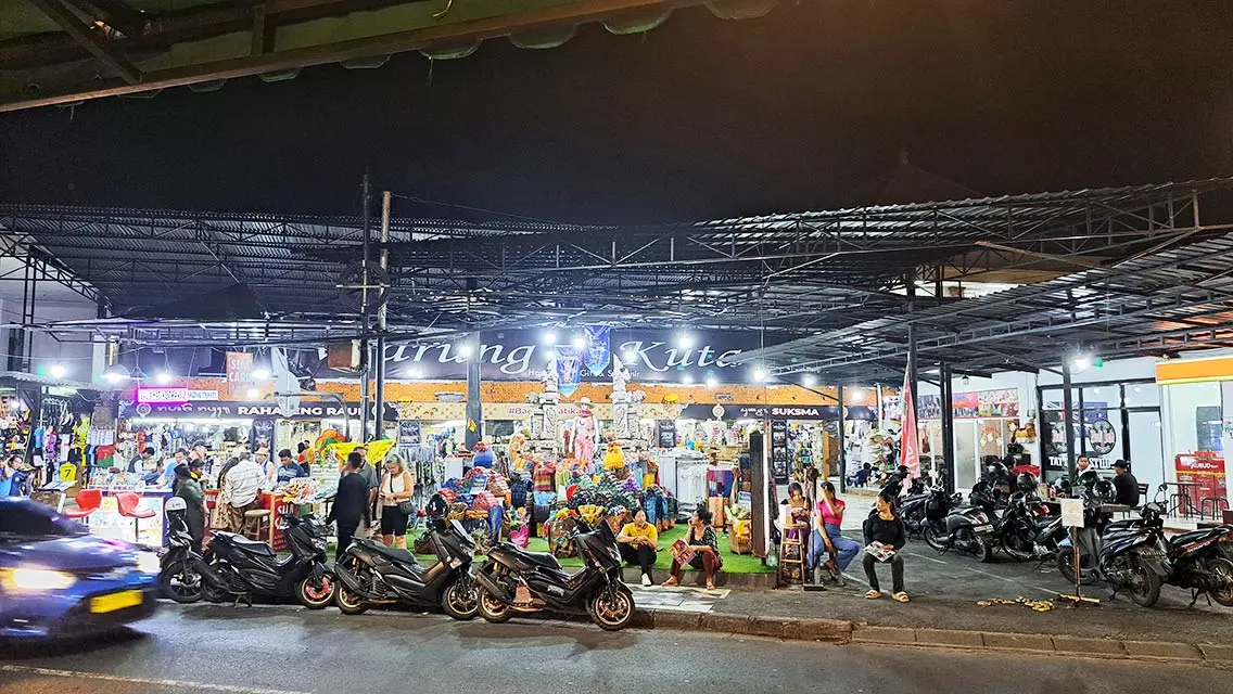 Kuta es la zona más fiestera​