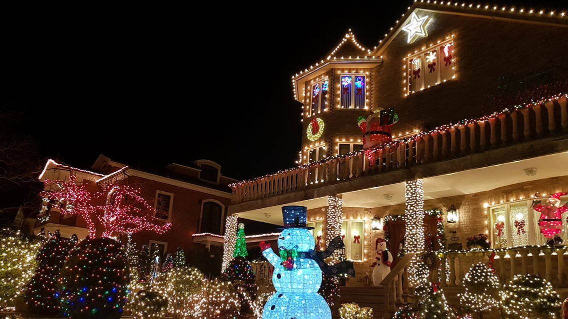 Asiste al encendido de las luces