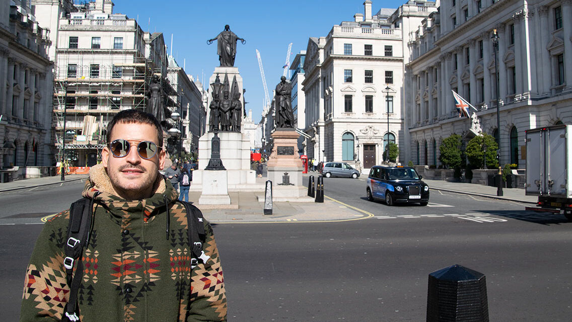Foto es una estatua conmemorativa