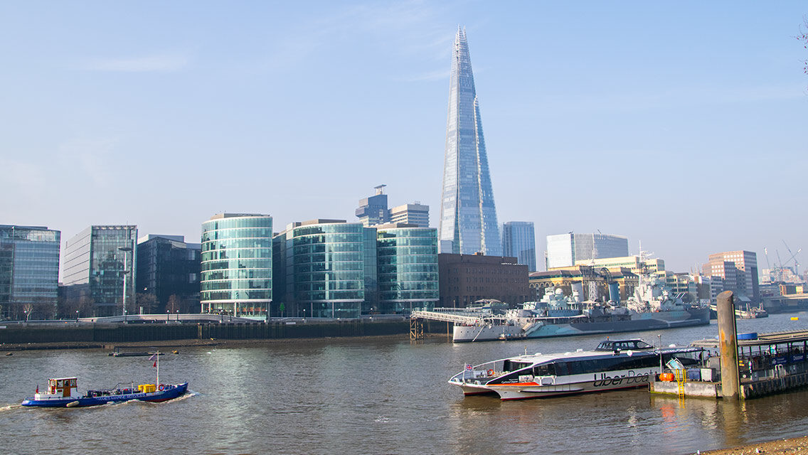 Paseo por el rio Támesis