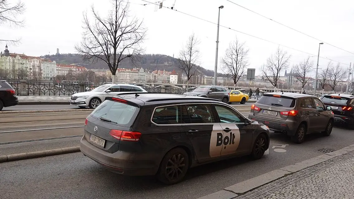 Foto coche de la compañía Bolt
