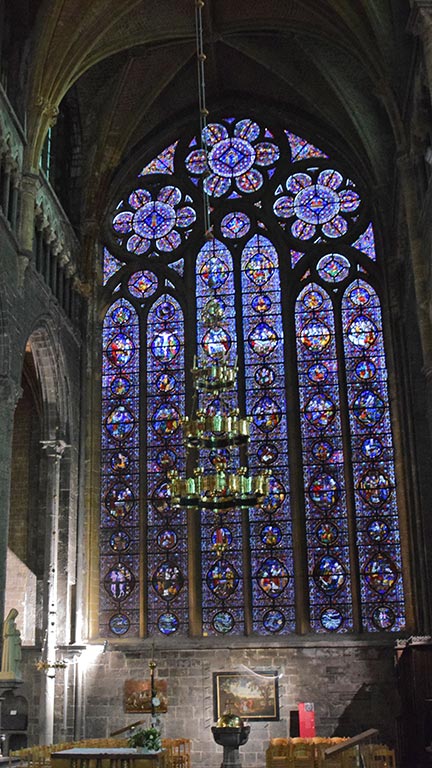 Cristaleras del interior de la iglesia de Dinant