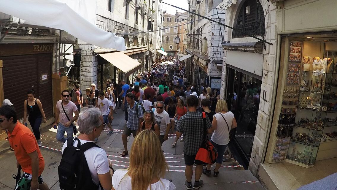 Calle de tiendas en la zona de Rialto