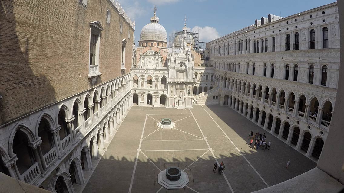 Vistas del interior del patio de palacio