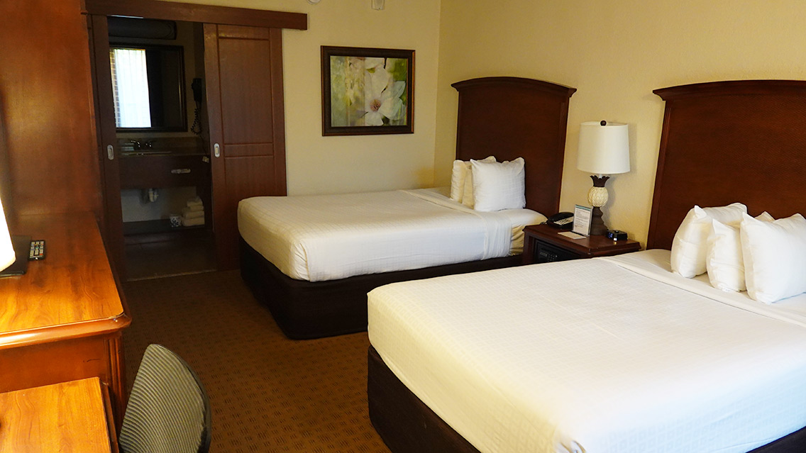 Alójate fuera de los parques para ahorrar un poco