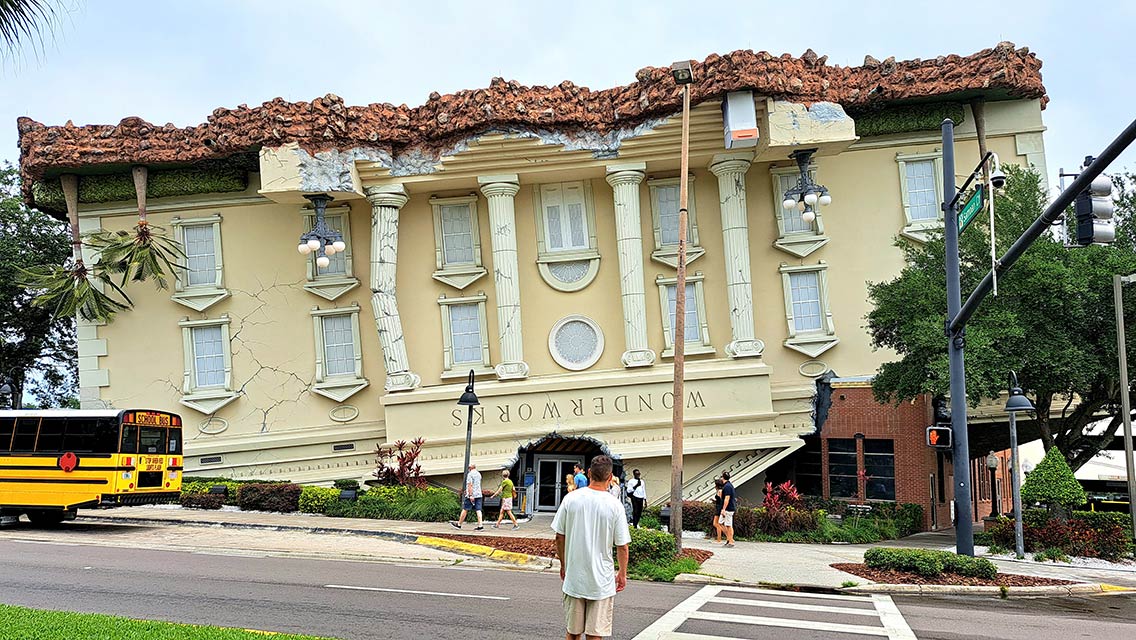 Casa del revés en Wonderworks