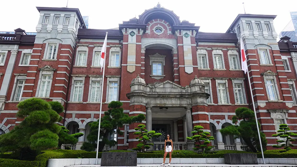 Tanto por fuera como por dentro esta estación es preciosa