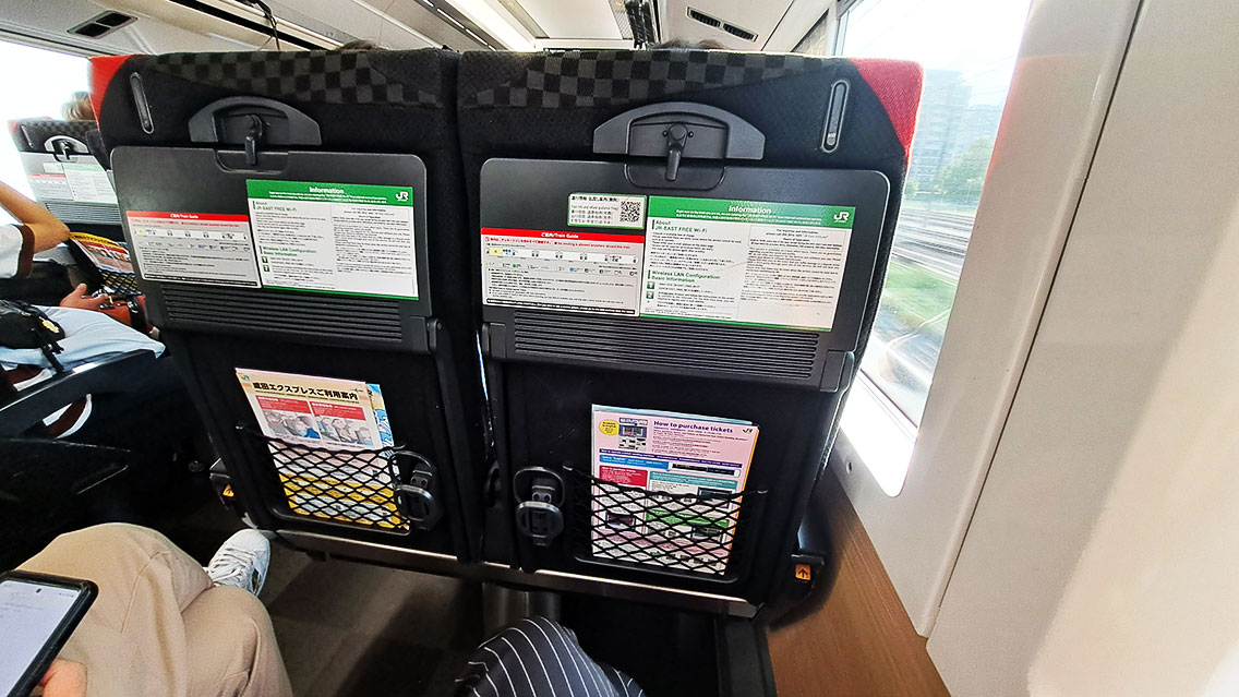 Espacio de los asientos de los trenes bala de Japón