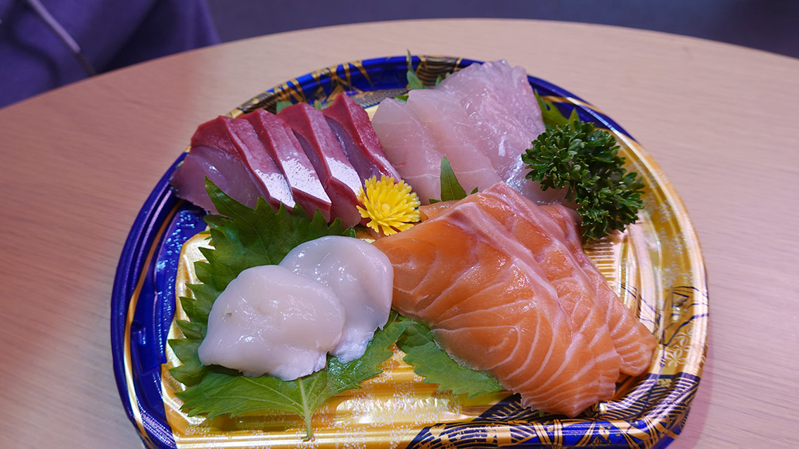 Atún, salmón y vieiras del Mercado Omicho