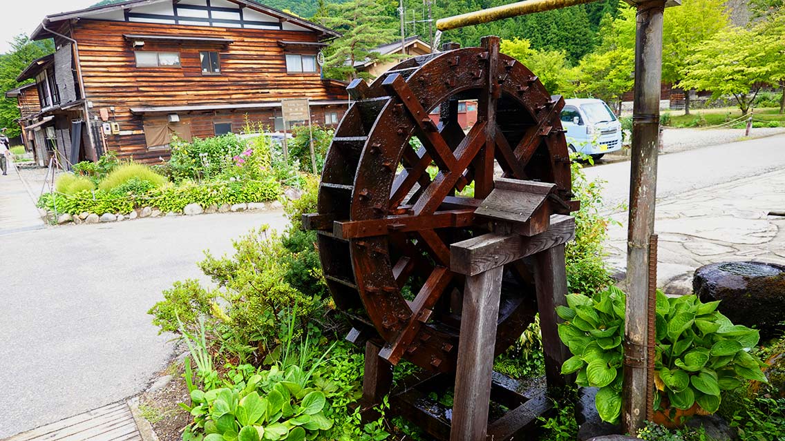 Molino antiguo de madera