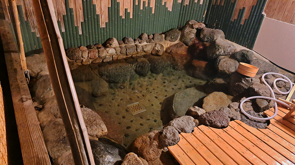 Aguas termales en nuestro onsen privado del hotel