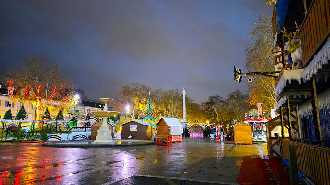 Mercado en La Square André Chénier