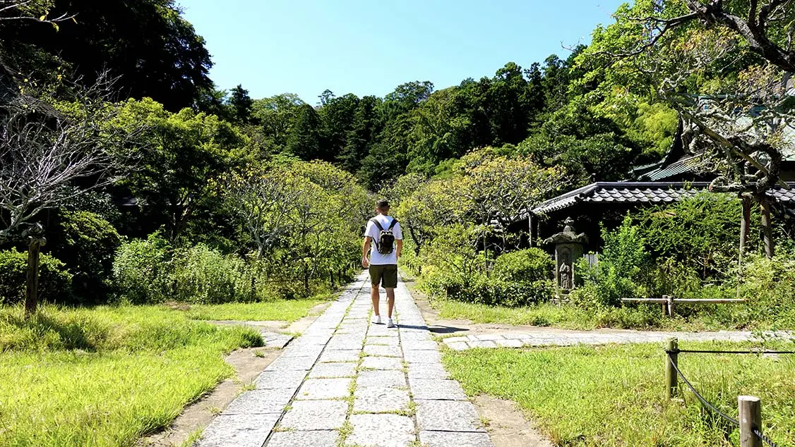 Camino hacia el cementerio del Templo Tokeiji