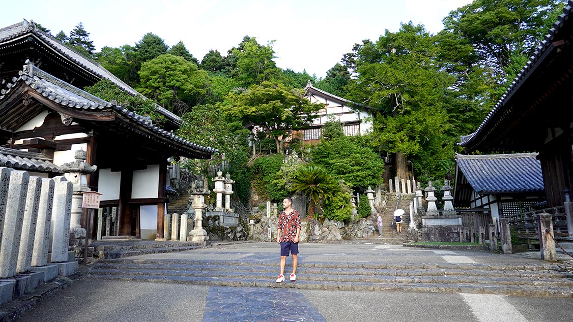 Entrada al templo Sangatsu-do