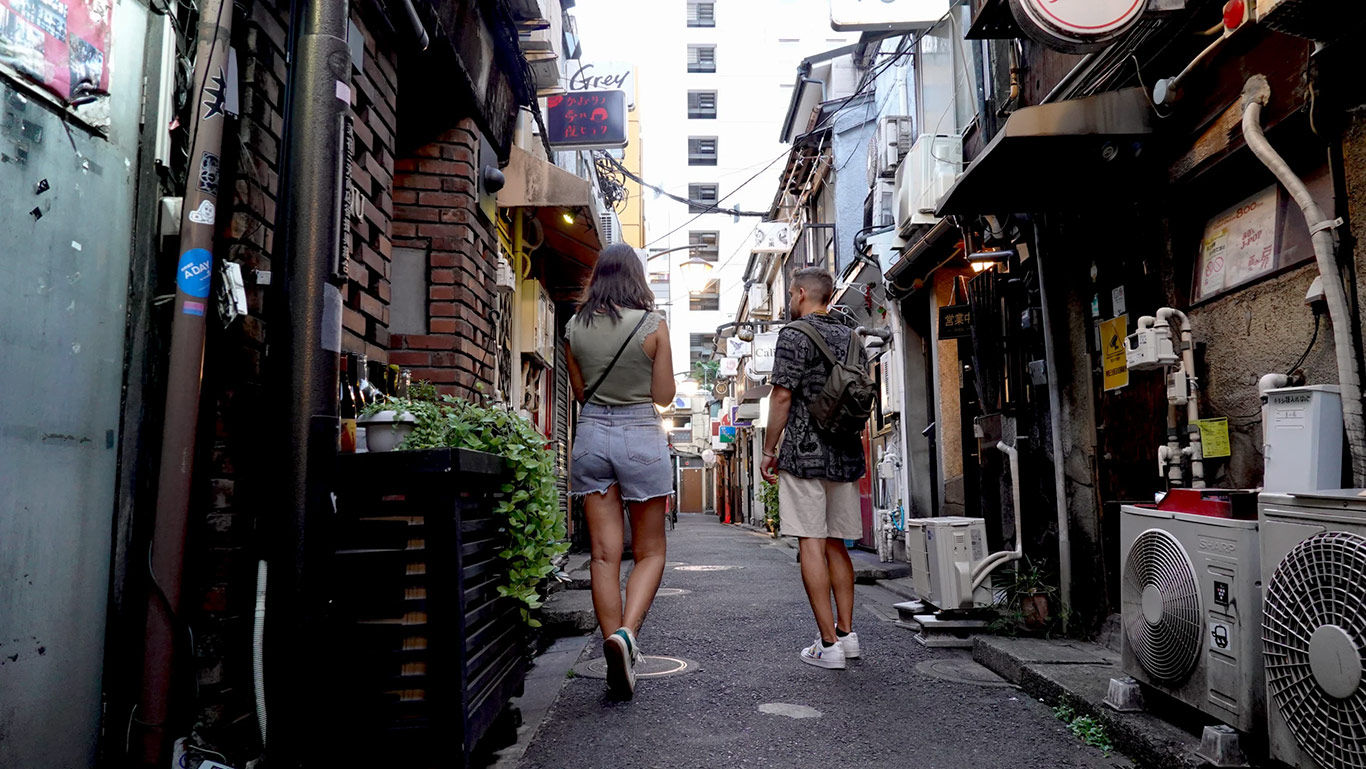 Cómo moverse por Tokio. Caminando por una calle de Tokio