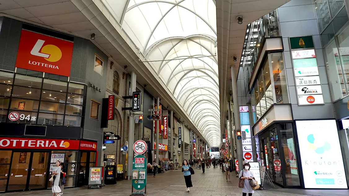 Calle Hondori para comer y comprar