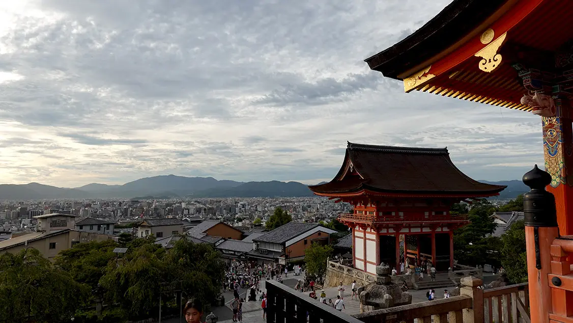 Vistas panorámicas de Kioto desde el Templo Kiyomizu-dera