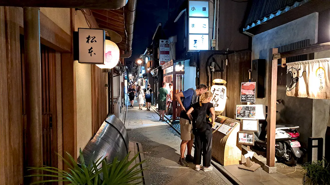 En la calle Pontocho encontrarás muchos restaurantes