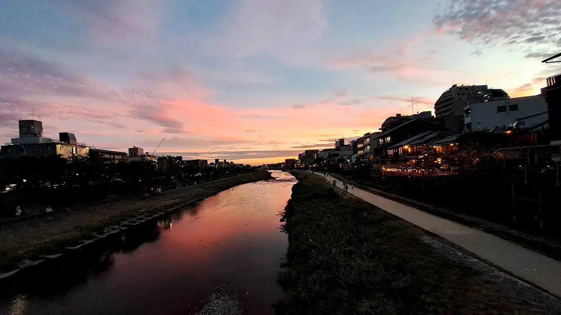 Pasear y relajarte junto al rio Kamo