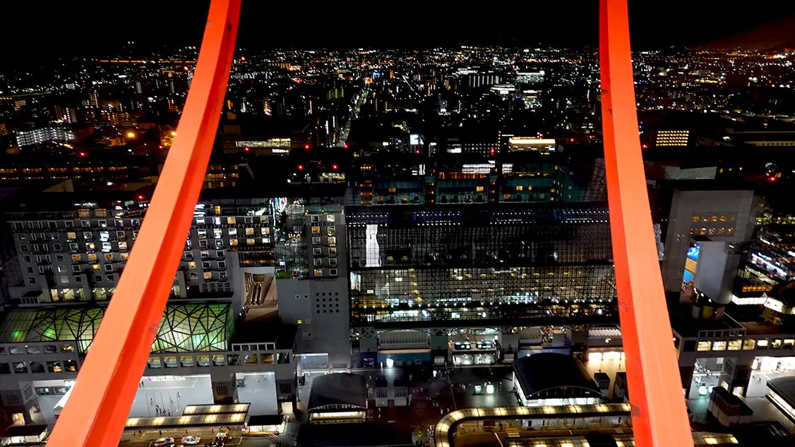 Sube por la noche a la Torre de Kioto