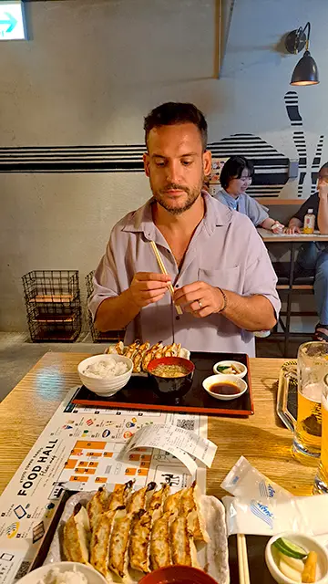 En la base de la torre encontrarás muchos restaurantes