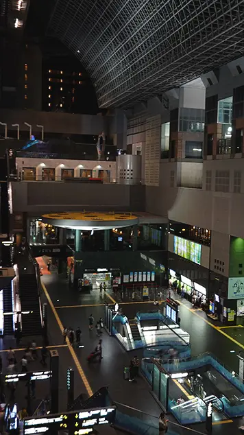 Estación de Kioto por la noche