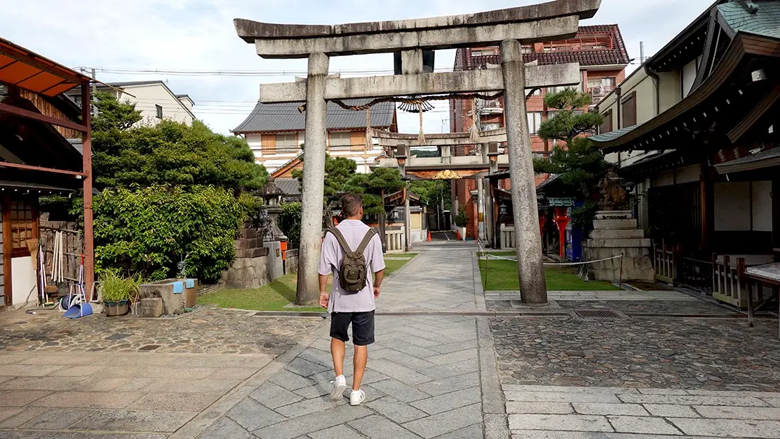 Tori de piedra en Kioto