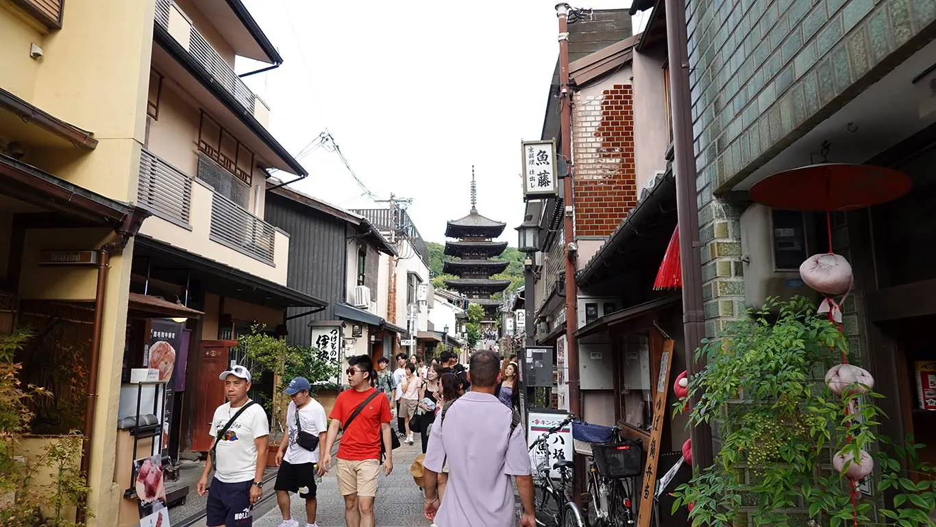 Camina por las calles de Kioto