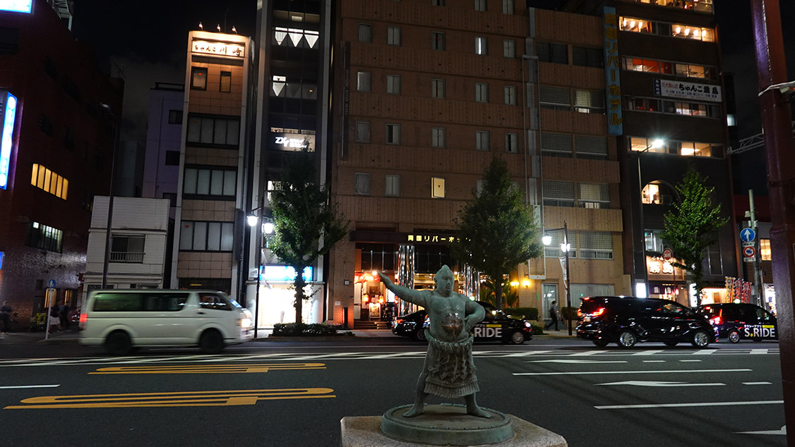 Monumentos de personajes de sumo muy importantes