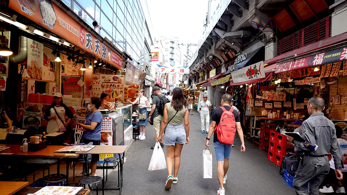 Puedes comprar cualquier cosa en el Mercado Ameya-Yokocho
