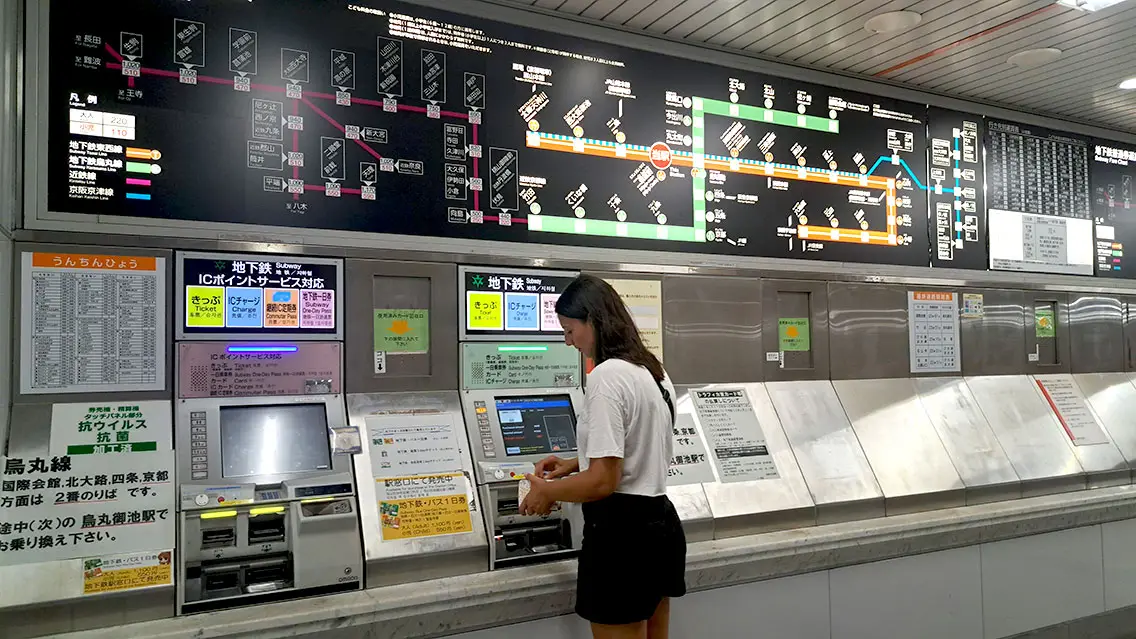 Máquinas expendedoras para comprar los tickets de metro