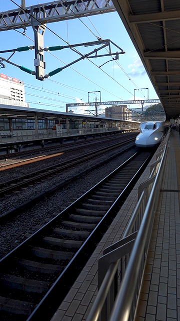 Llegada del tren bala a la estación
