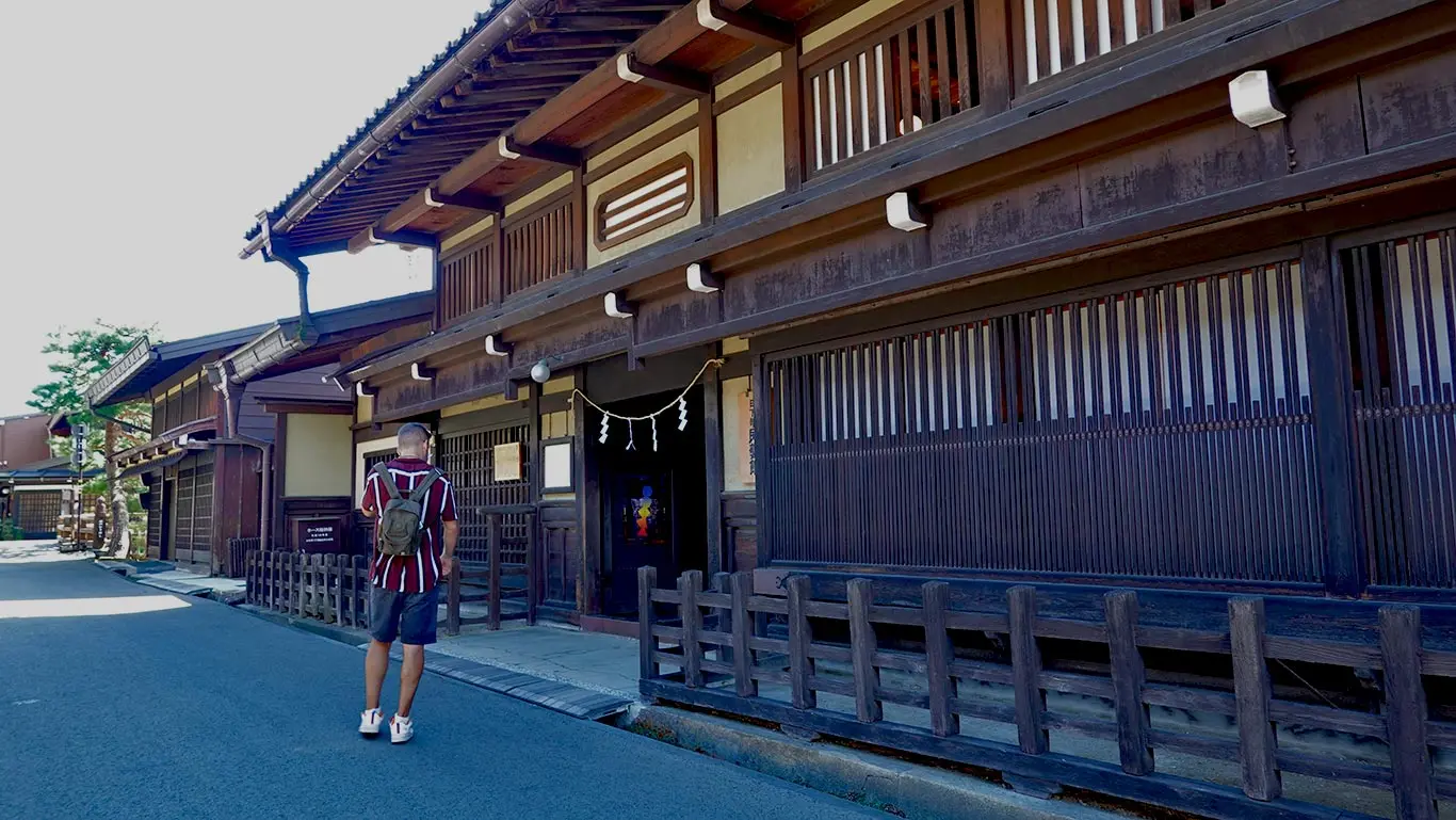 Casa de estilo tradicional japonés de madera