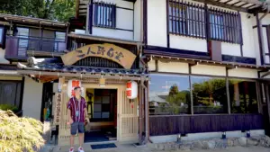 dónde alojarse en takayama