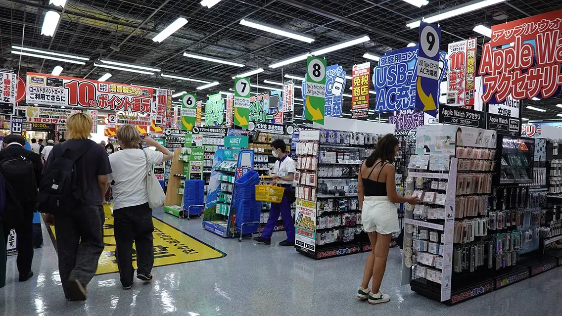 Interior de una tienda con tax free en Japón