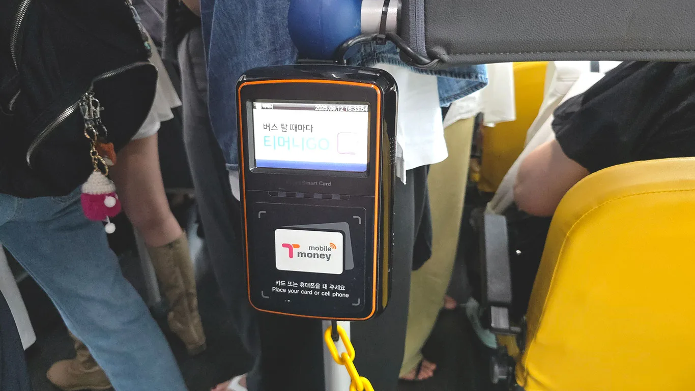 Máquina electrónica para fichar la entrada y salida al autobús