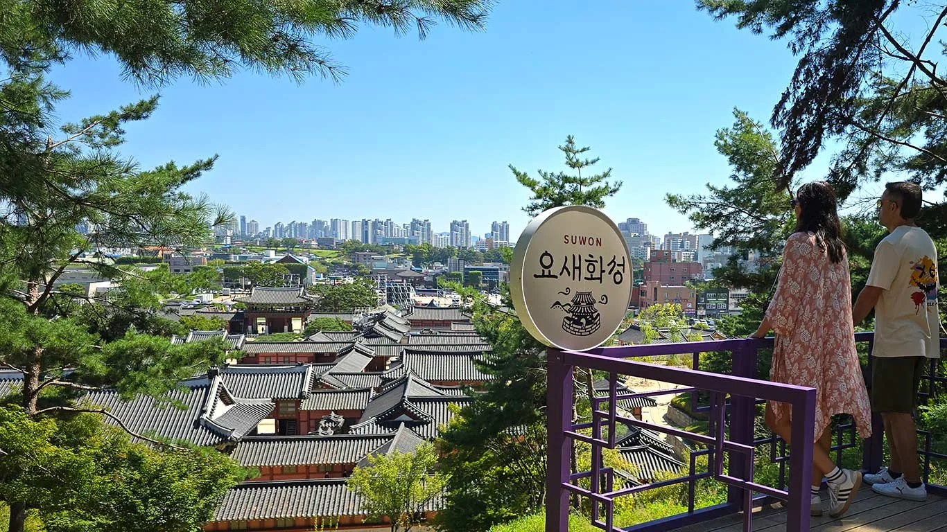 Mirador en el Palacio Temporal Hwaseong