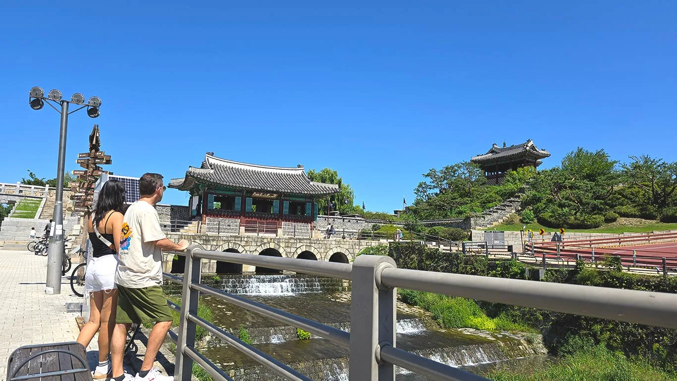 Cascada en Hwahongmun Gate