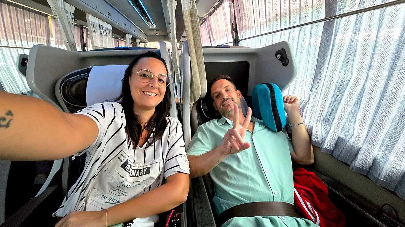 Asientos premium de un autobús express