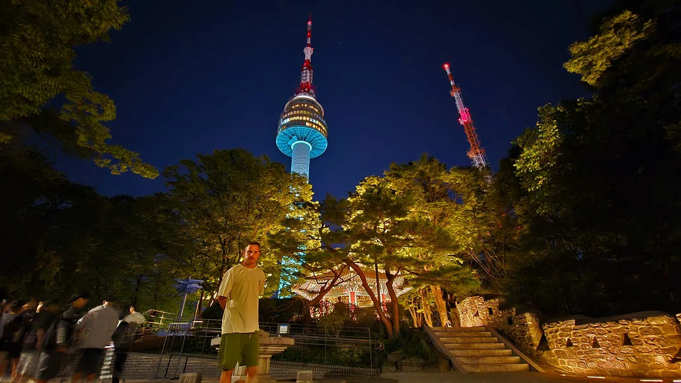 N Tower Seúl de noche