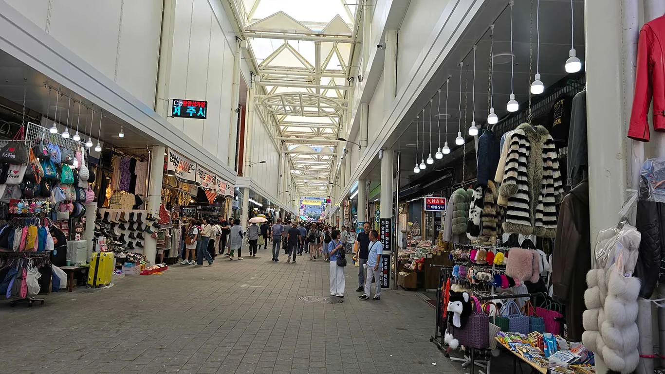Interior del mercado de Seúl
