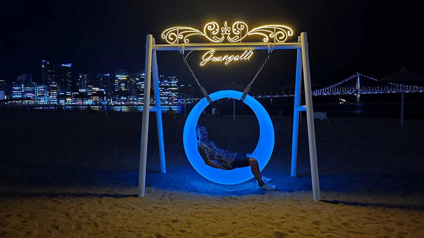 Mira el espectáculo desde la playa