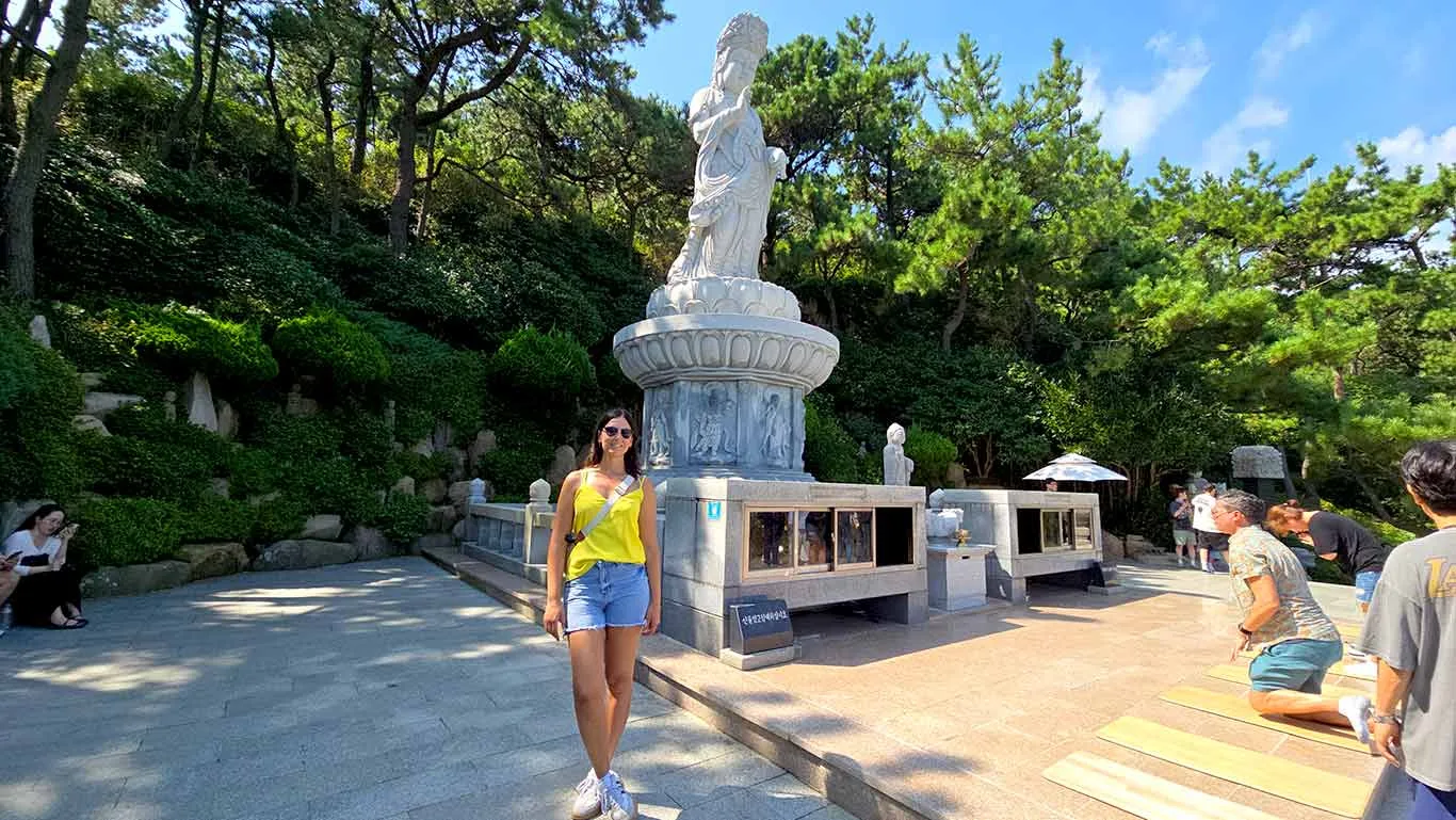 escultura dentro del templo