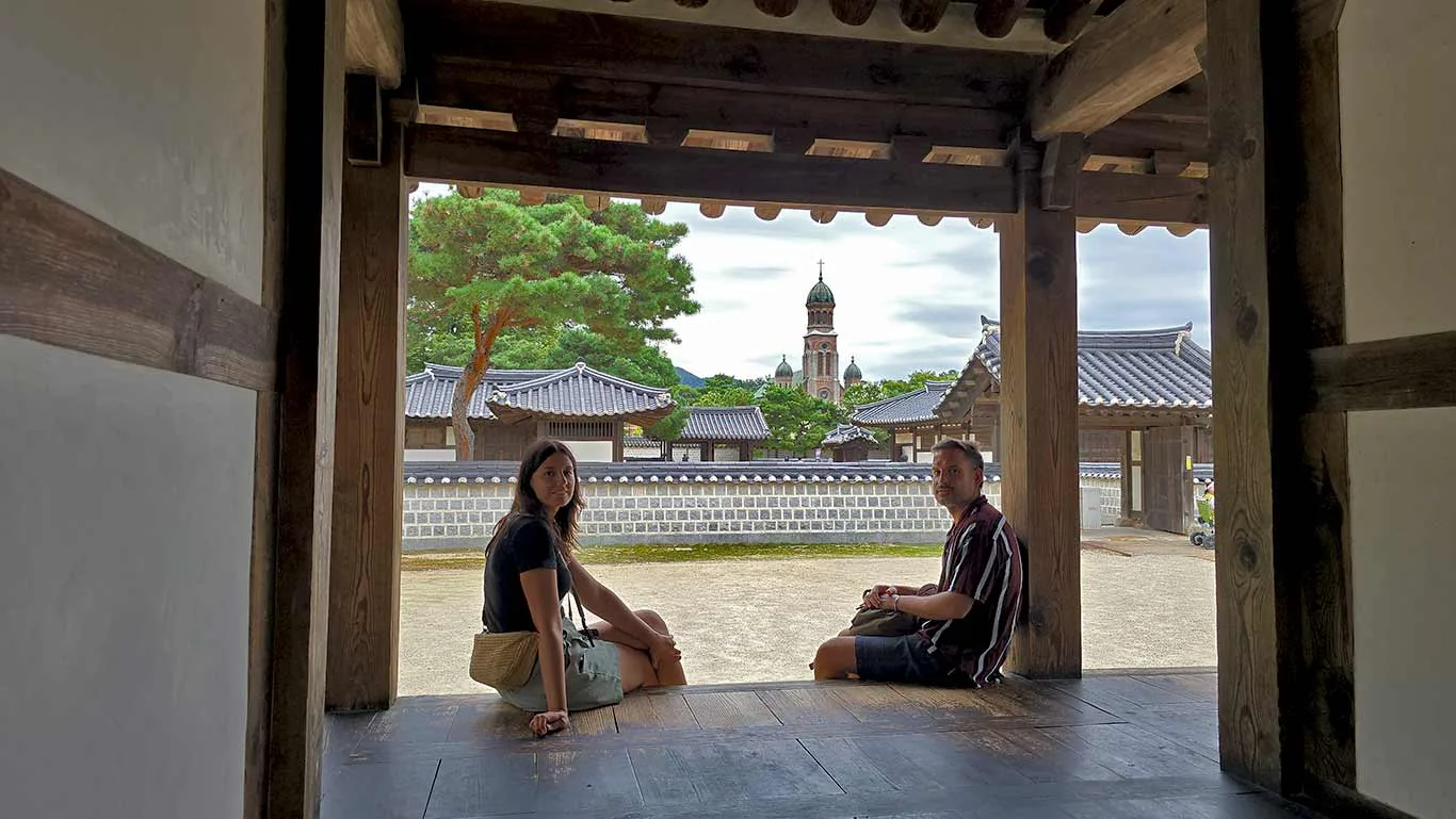 vista fotogénica en el Santuario Gyeonggijeon, y la catedral de Jeonju