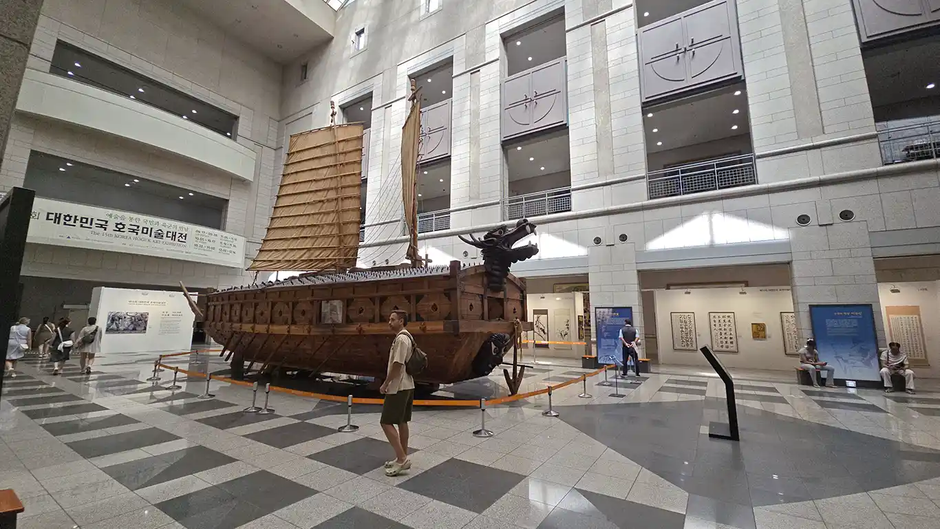 Replica de un barco que lucho en la guerra