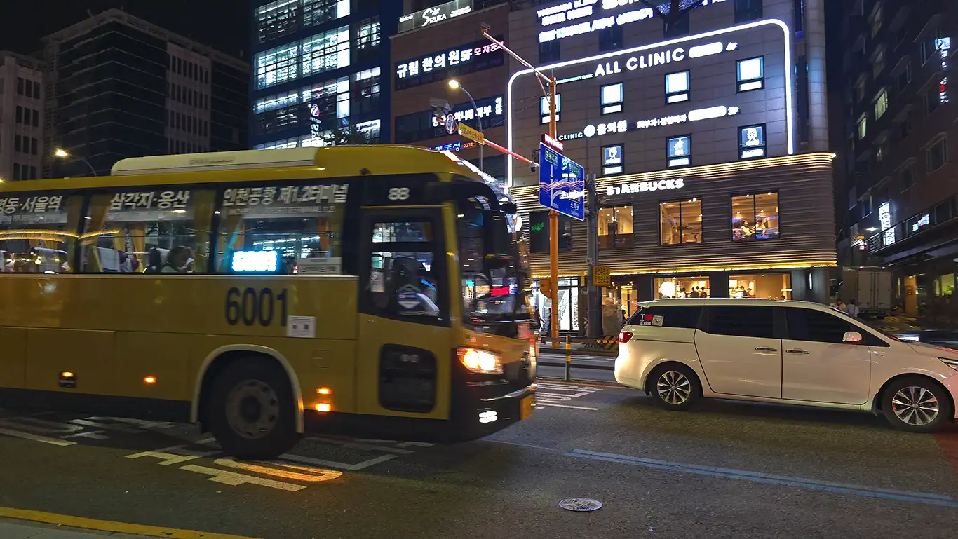 Autobús que te lleva al aeropuerto