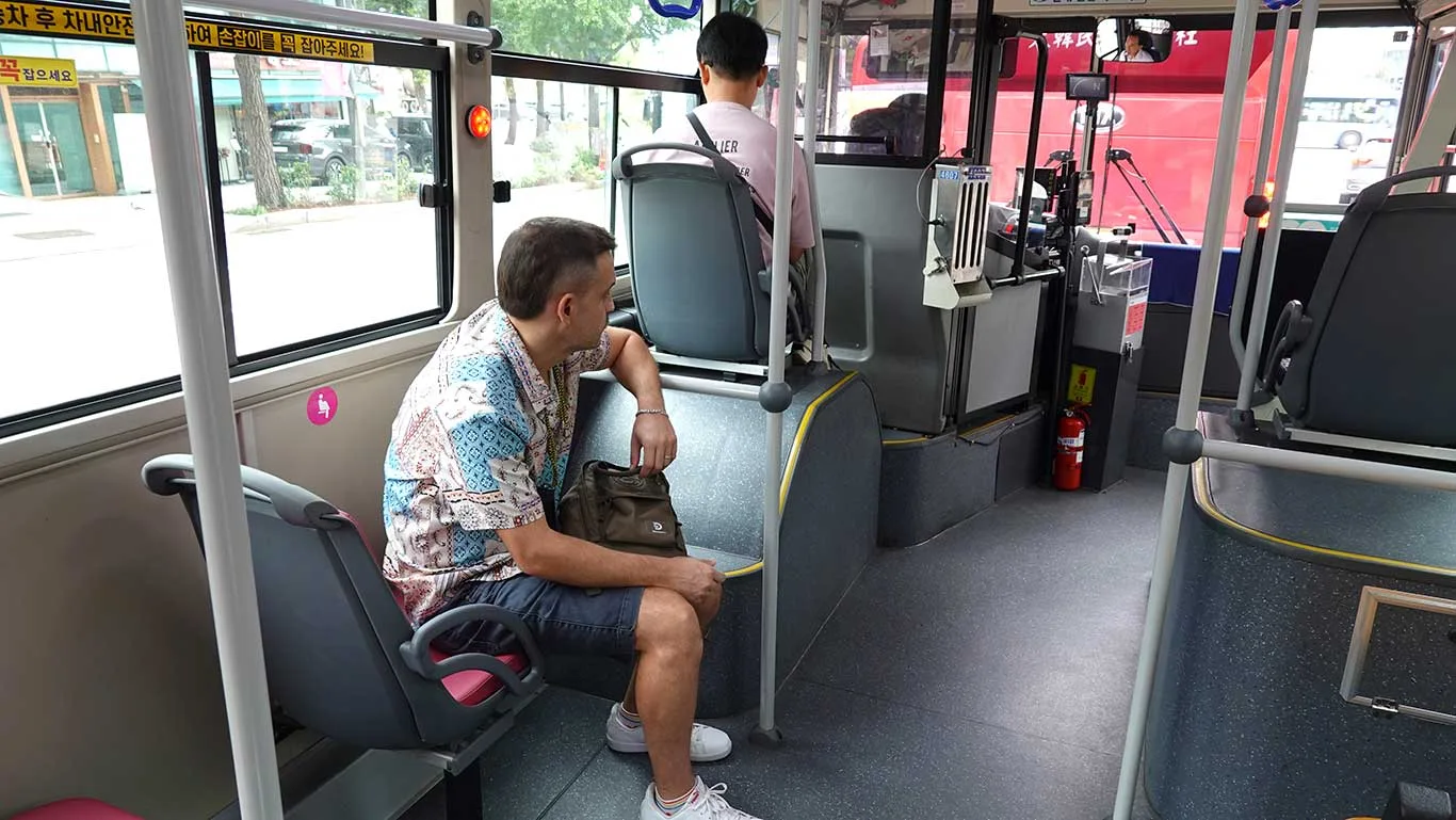 ruta por corea del sur en 15 días en el Interior de un autobús