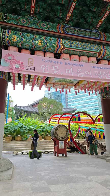 Interior del templo jogyesa